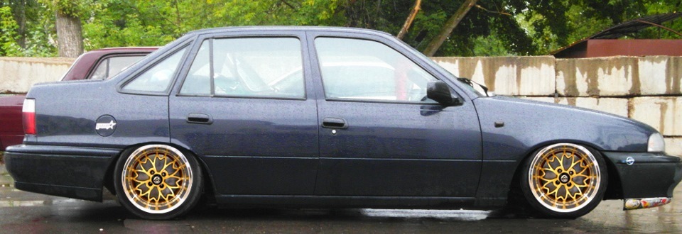 Daewoo Nexia stance