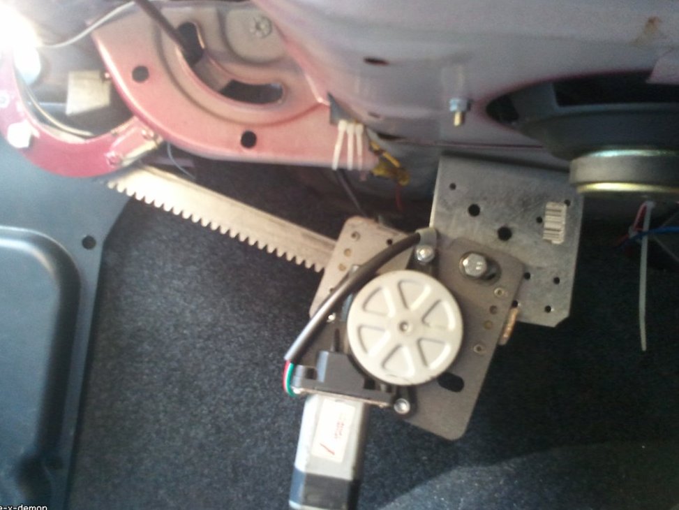 доводчик багажника приора седан. привод открытия багажника нексия n150. электропривод крышки багажника лексус. привод закрывания багажника q7. привод открытия багажника nx200.