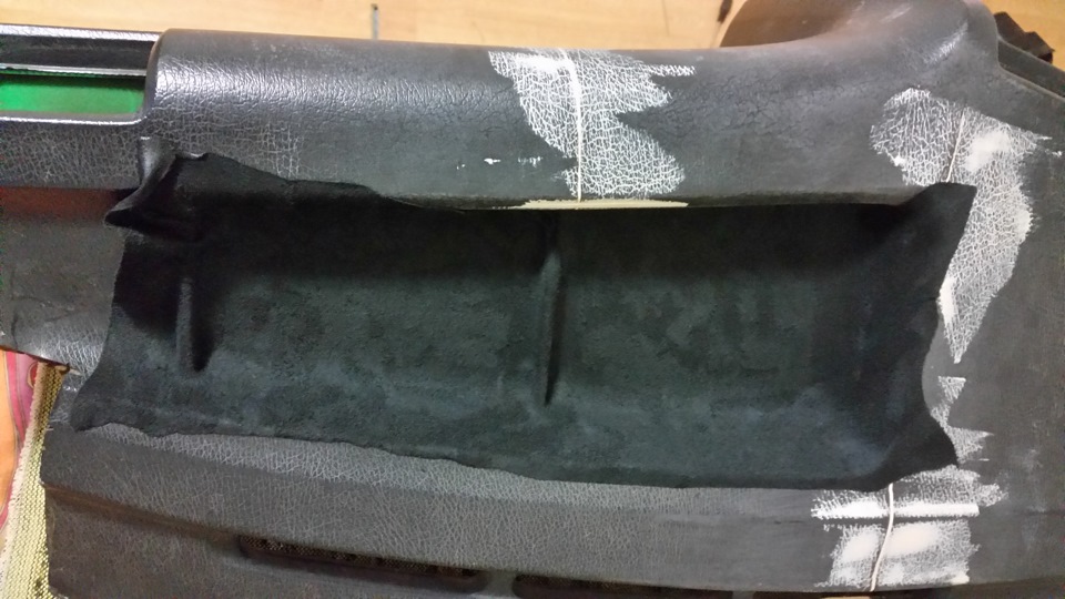 Обтянул торпедо Алькантарой — BMW 3 series (E30), 4 л, 1984 года ...