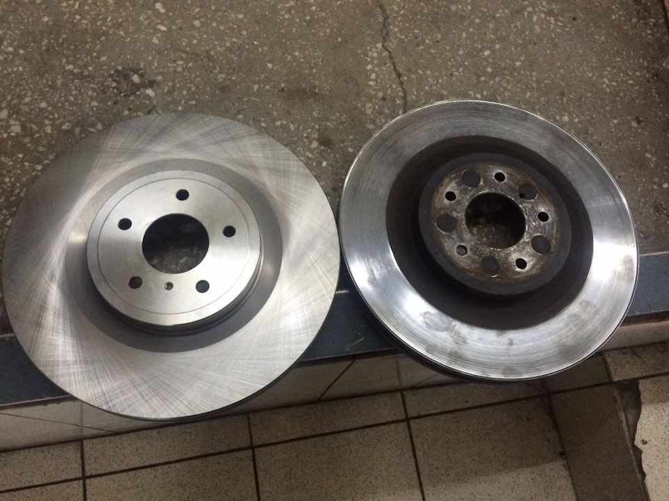 Замена тормозных дисков Акебоно, колодок Brembo — Infiniti FX (1G), 3,5 ...