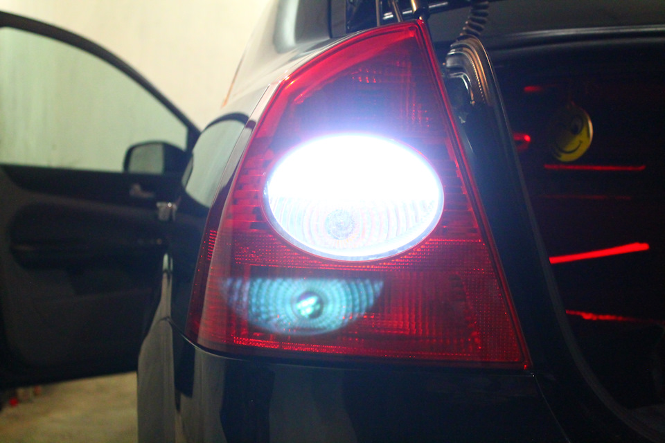 LED -лампы для заднего хода — Ford Focus Sedan II, 1,8 л, 2008 года ...