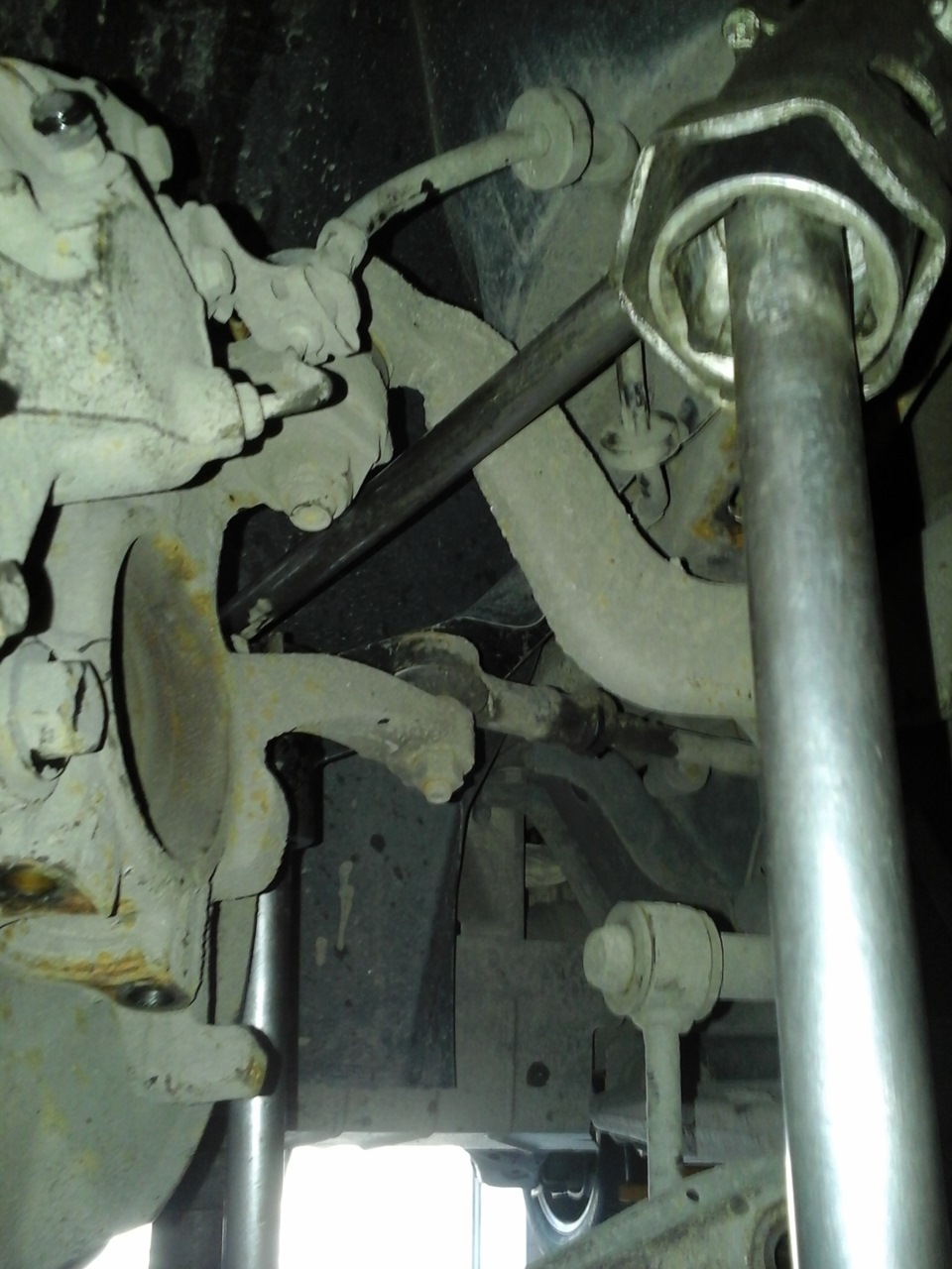 Нужно было поменять правый сальник полуоси, а получилось как всегда ...