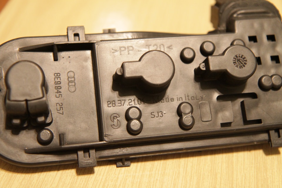 замена задней лампочки стоп сигнала и габарита P21/5W — Audi A4 Avant ...