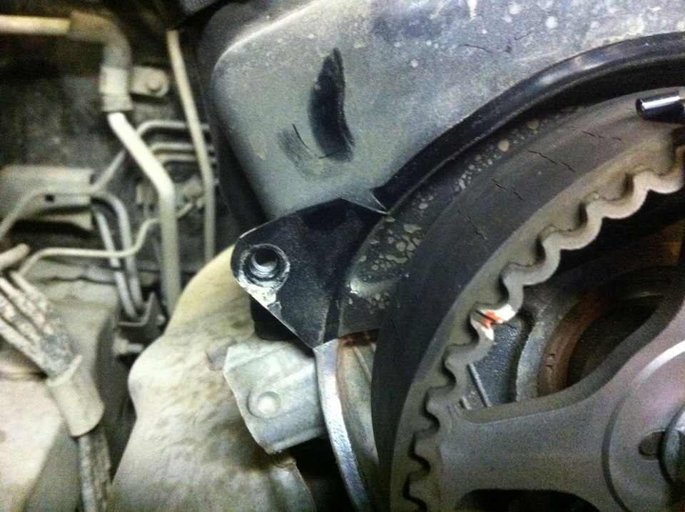 Выставляем метки перед снятием ремня — Mitsubishi Pajero (4G)