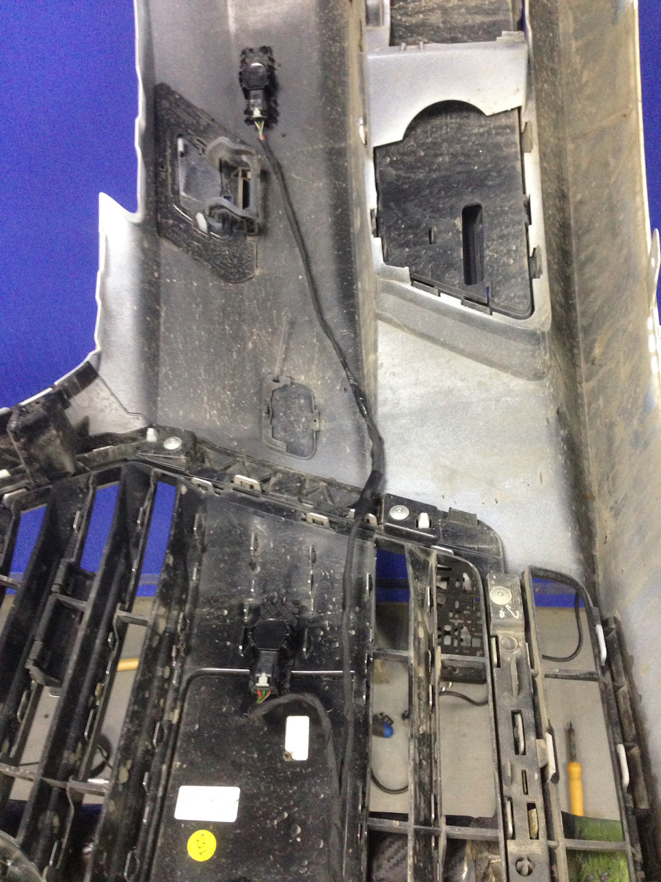 Безопасность и комфорт! Установка передних парктроников Audi A4 — DRIVE2