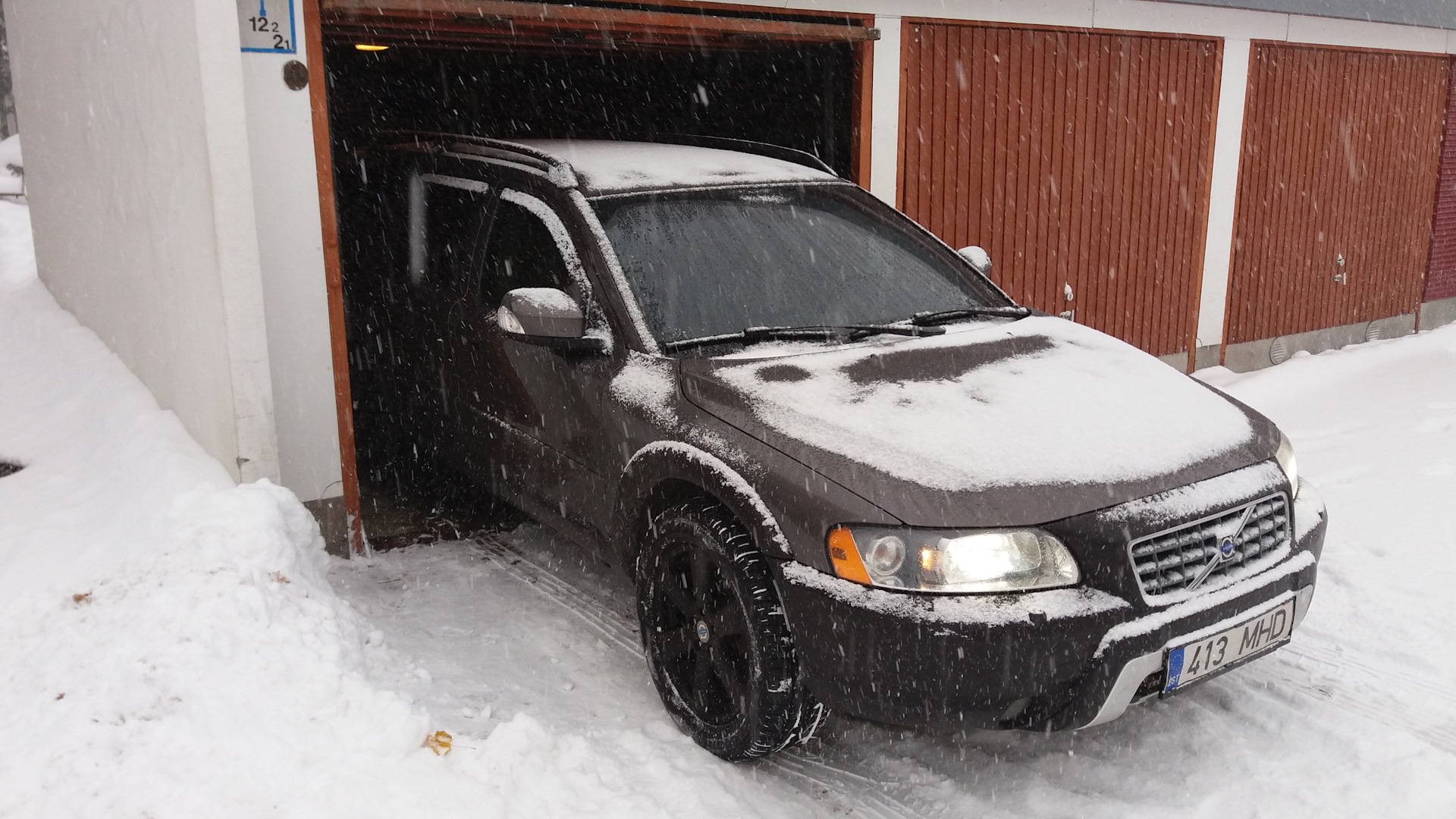 Соседи с лопатами и скребками, а я кайфую! ) — Volvo XC70 II, 2,4 л, 2006  года | просто так | DRIVE2