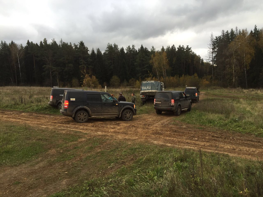 Полевой выезд зимой на месяц. Экскурсии выходного дня. Много машин по бездорожью. Путешествия на выходные. Путешествие выходного дня.