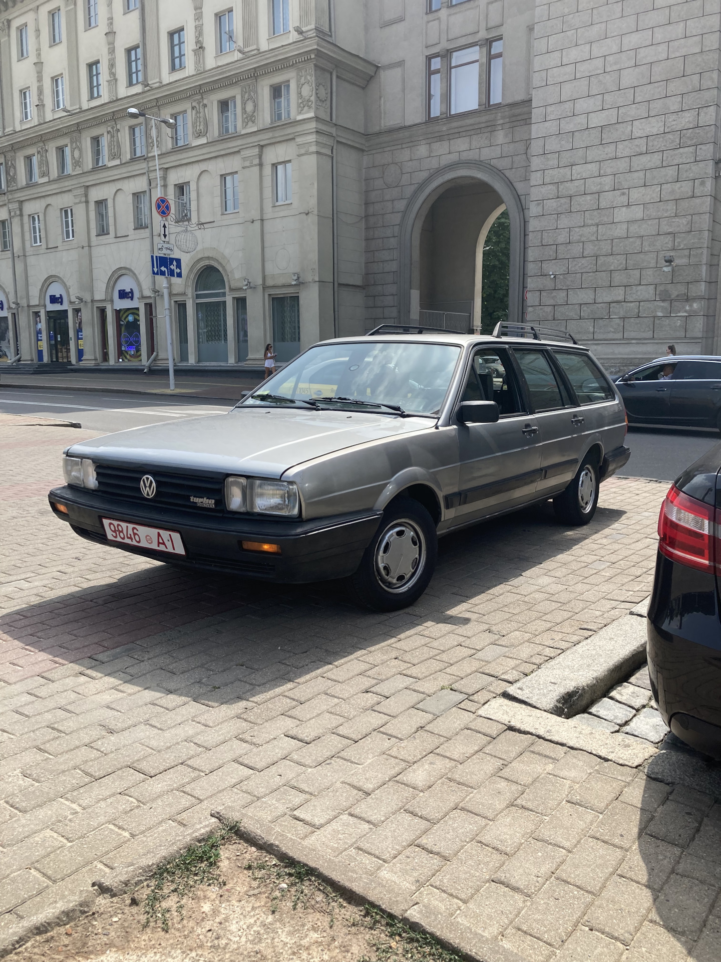 Заезд на шиномонтаж. Новая резина и колпачки. — Volkswagen Passat B2, 1 ...