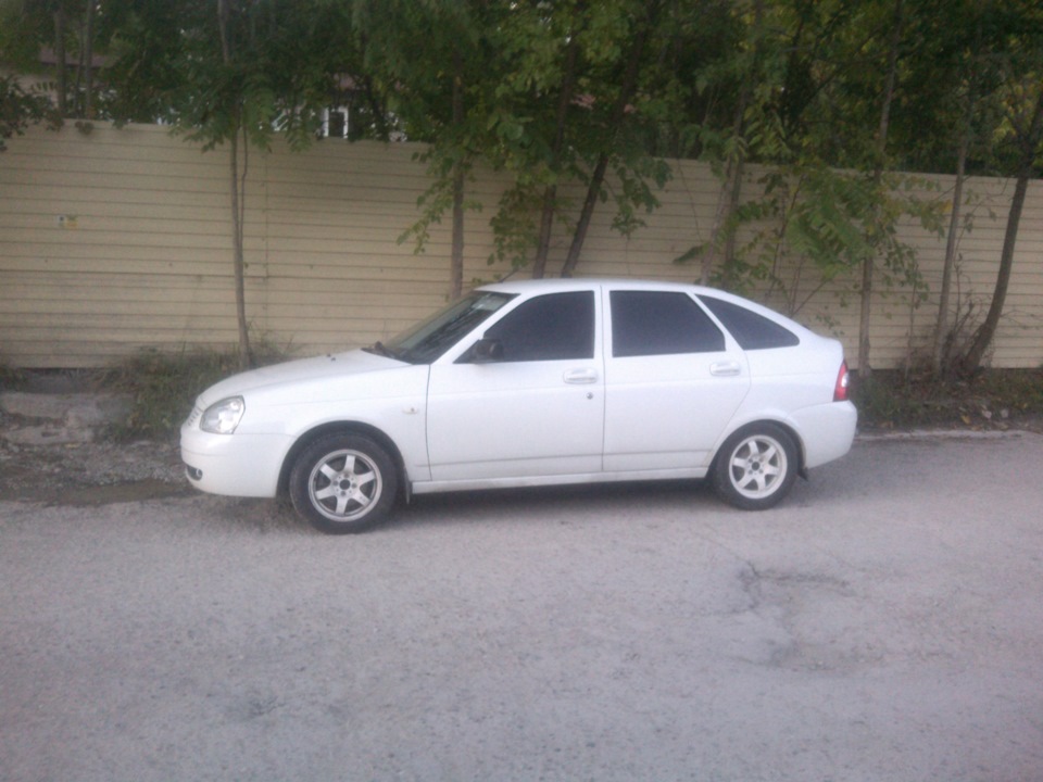 закатал боковые стекла — Lada Приора хэтчбек, 1,6 л, 2011 года ...