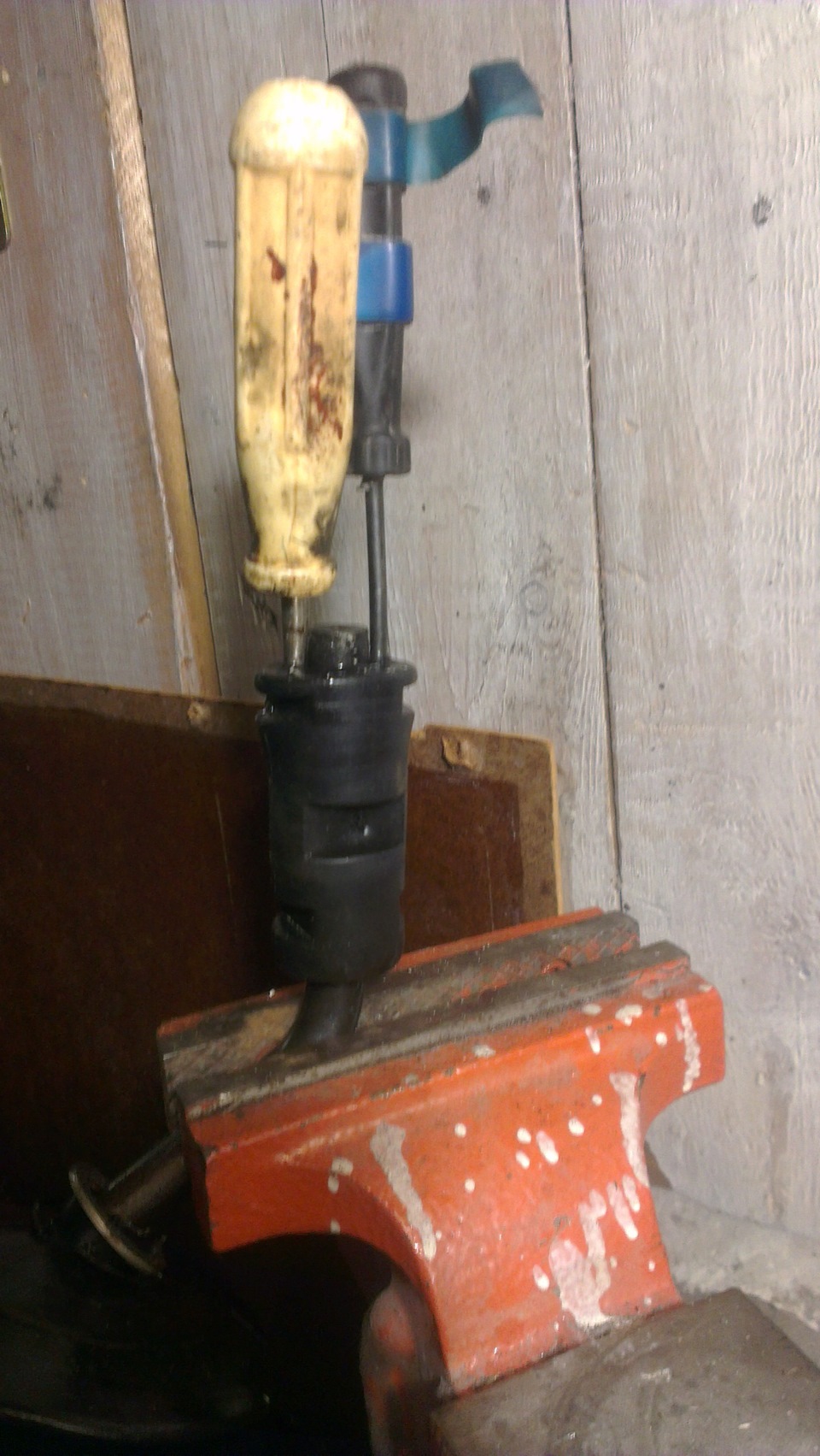 Снятие наплавленного резинового набалдашника с ручки КПП — Great Wall ...