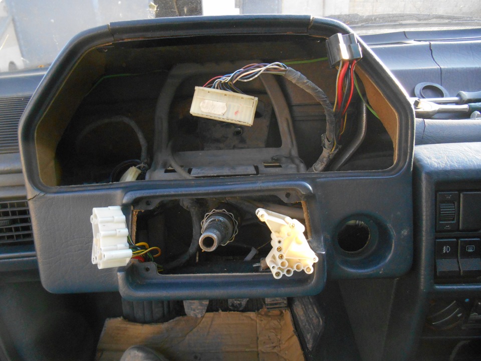 ремонт троса спидометра. — Audi 100 (C3), 2,3 л, 1984 года | своими ...