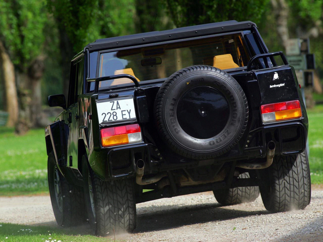 Lamborghini lm002 салон сзади