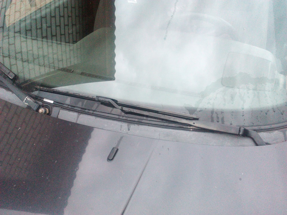 Поводок дворника от шнивы — Volkswagen Passat B3, 1,8 л, 1992 года ...