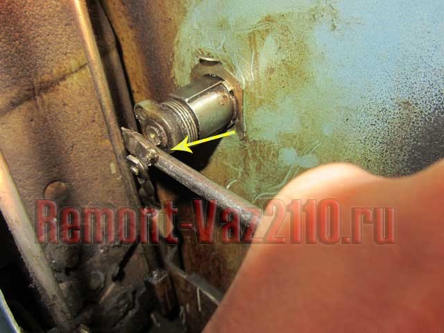 Замок крышки багажника ваз 2111. Дверной замок ваз 2110. Личинки замков ваз 2112. Личинка замка двери ваз 2112. Крепление личинки замка ваз 2110.