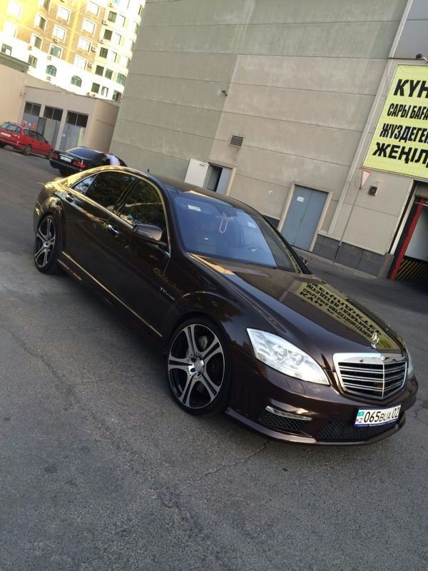 Золотой Мерседес w221