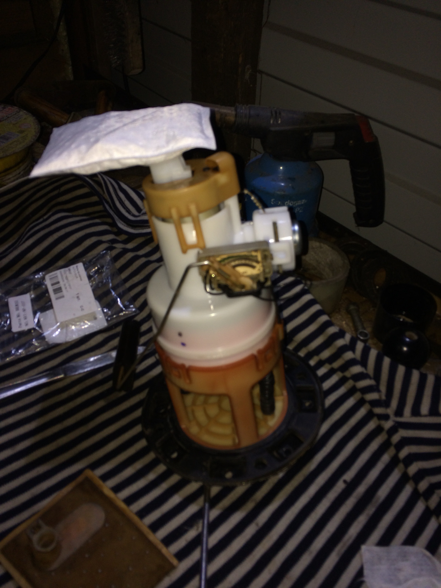 Замена топливного фильтра Хонда Аккорд — Honda Accord (7G), 2 л, 2003 ...