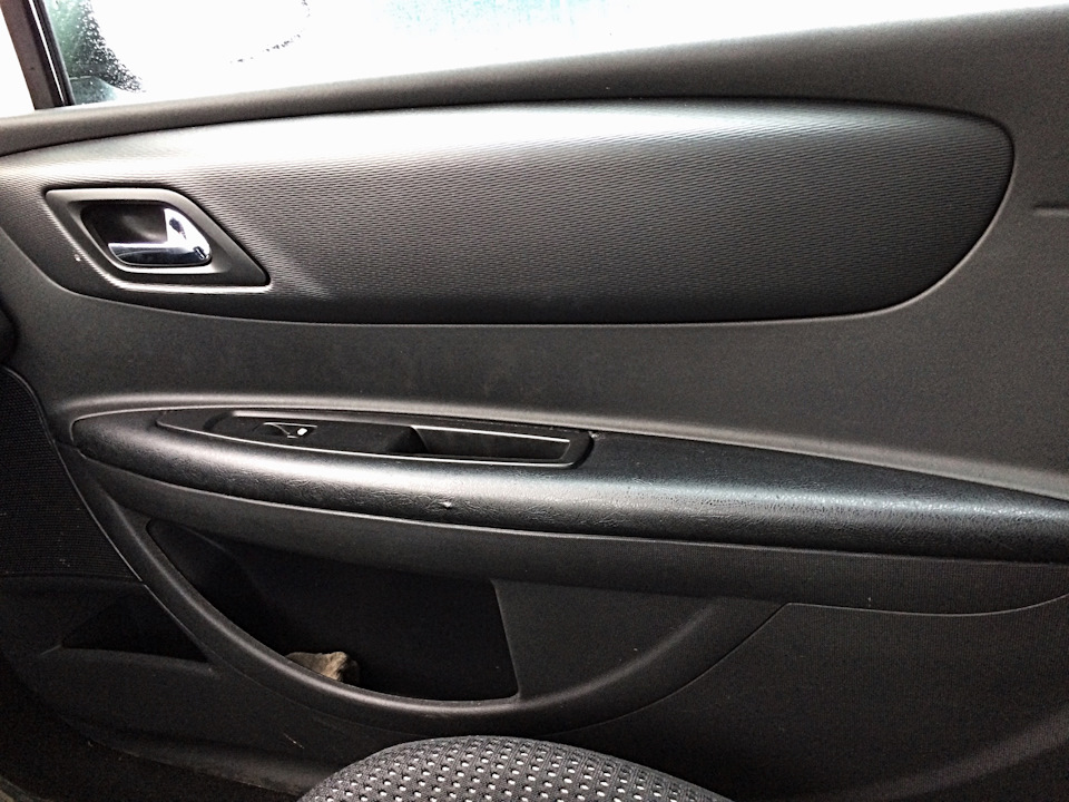 Обшивка подлокотников в дверях. — Citroen C4 (1G), 1,6 л, 2009 года ...
