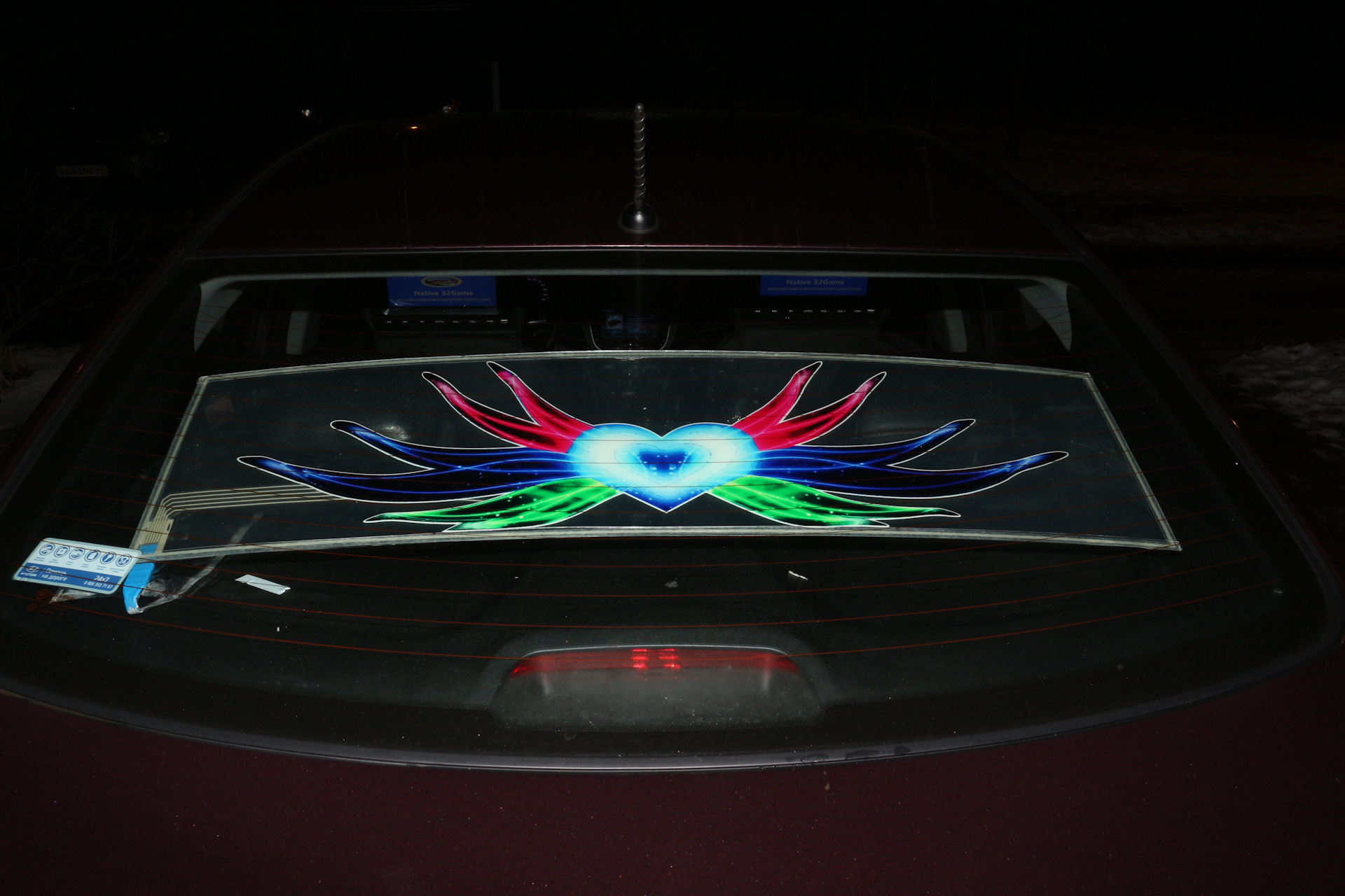 Эквалайзер на заднее стекло автомобиля