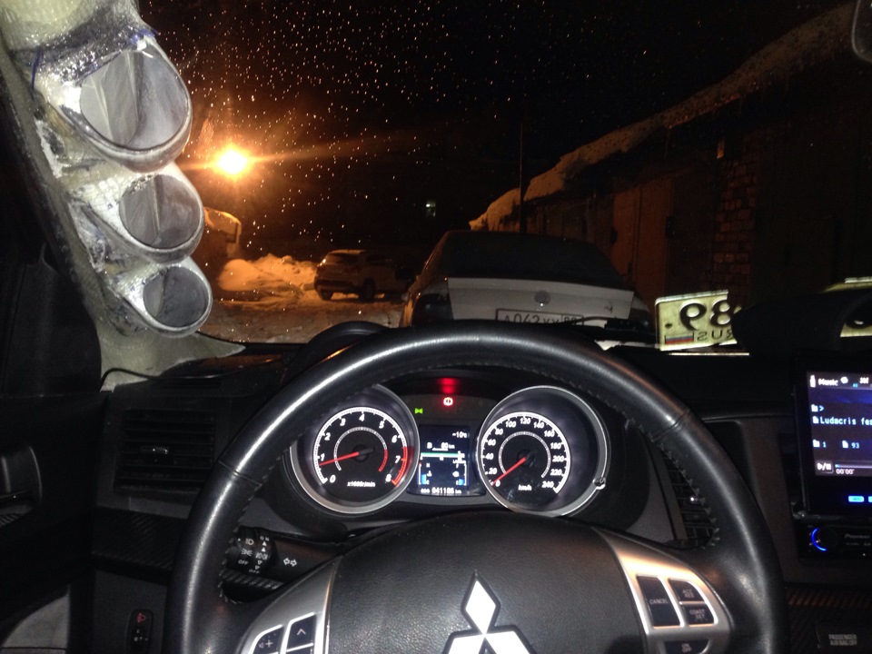 Подиум под доп приборы — Mitsubishi Lancer X, 1,8 л, 2011 года | тюнинг ...