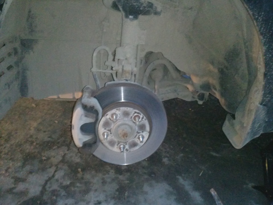Замена передних колодок — Mitsubishi Lancer X, 1,8 л, 2008 года ...