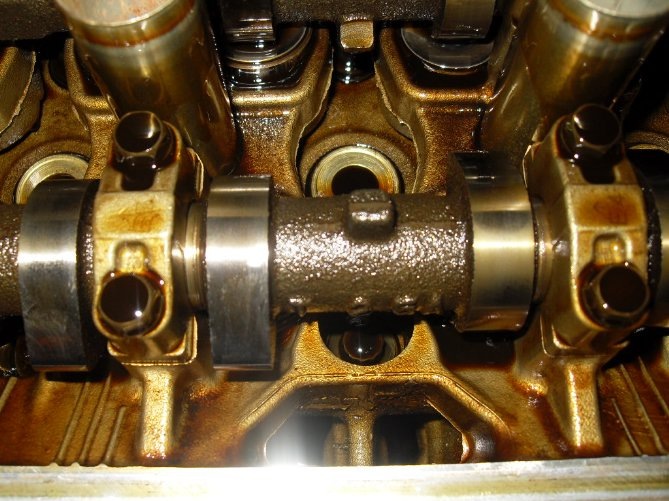 Под крышкой клапанов. — Toyota Caldina (210), 1,8 л, 2000 года ...