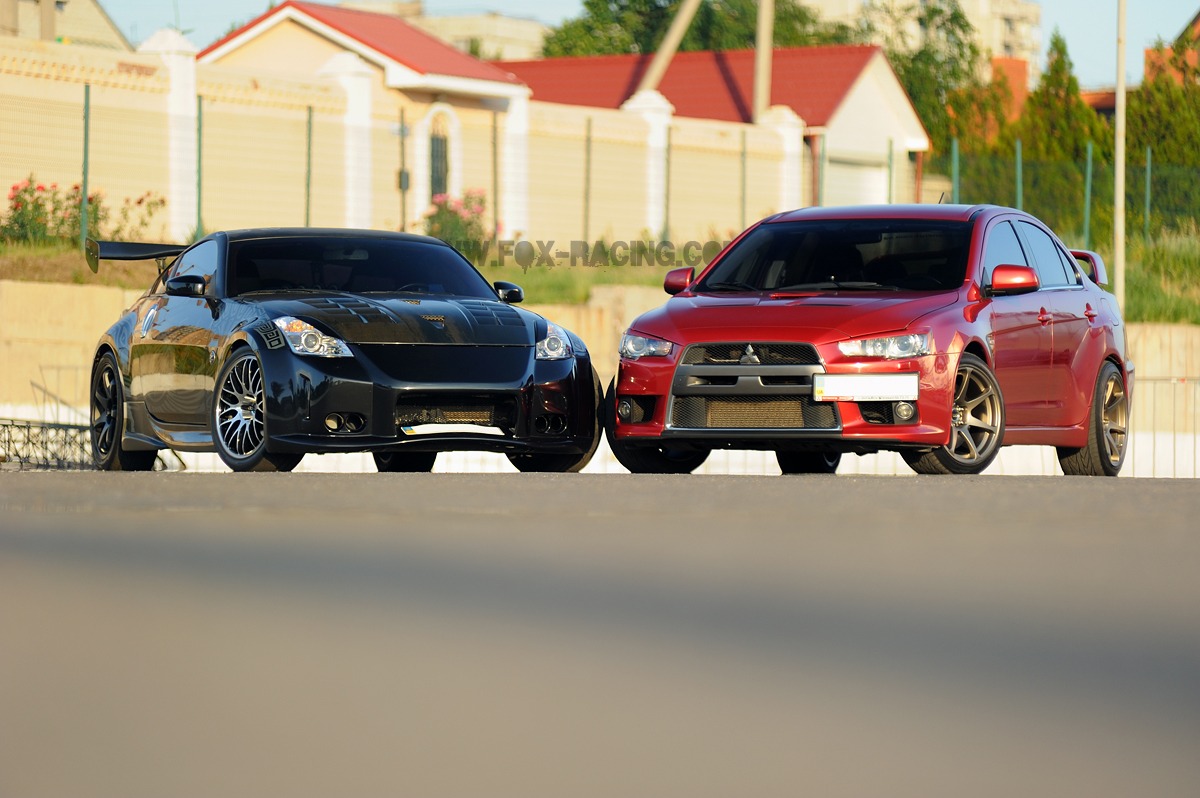 Лансер против. Lancer vs EVO 10. Lancer 10 vs EVO 10. Nissan GTR vs Nissan 370z. Mitsubishi Lancer vs Nissan GTR.