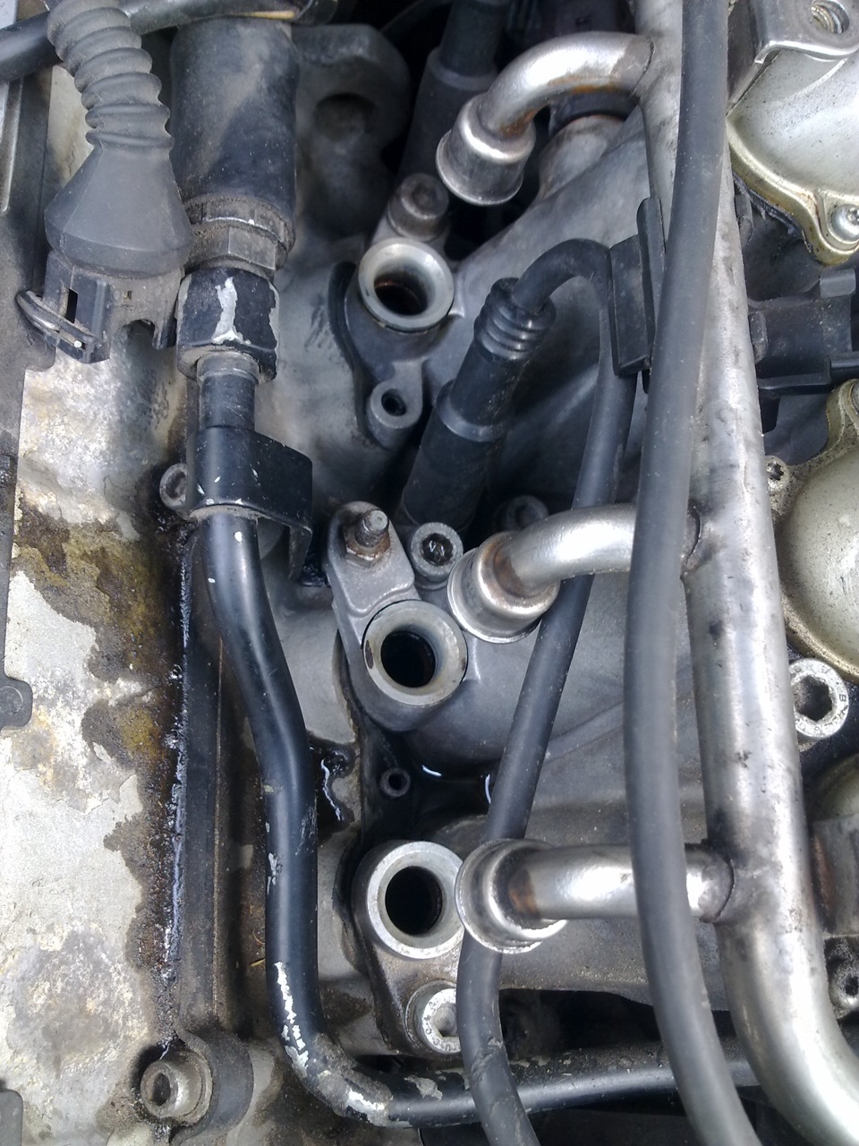 Замена колечек на форсунках — Audi A6 (C4), 2,6 л, 1994 года | своими ...