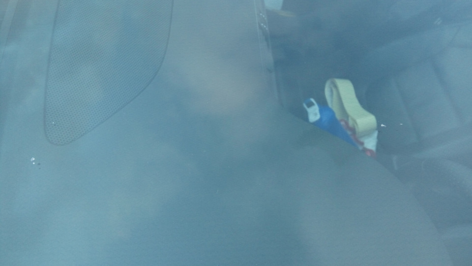 Как убрать мелкие сколы со стекла? Мешают нормально смотреть ...