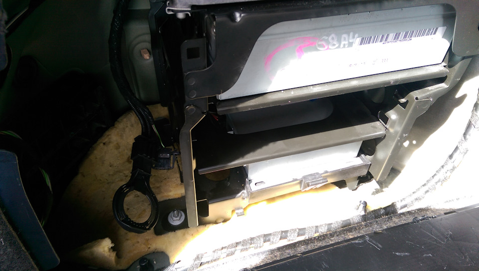 С новым блоком радио и без нави — Audi A4 (B8)