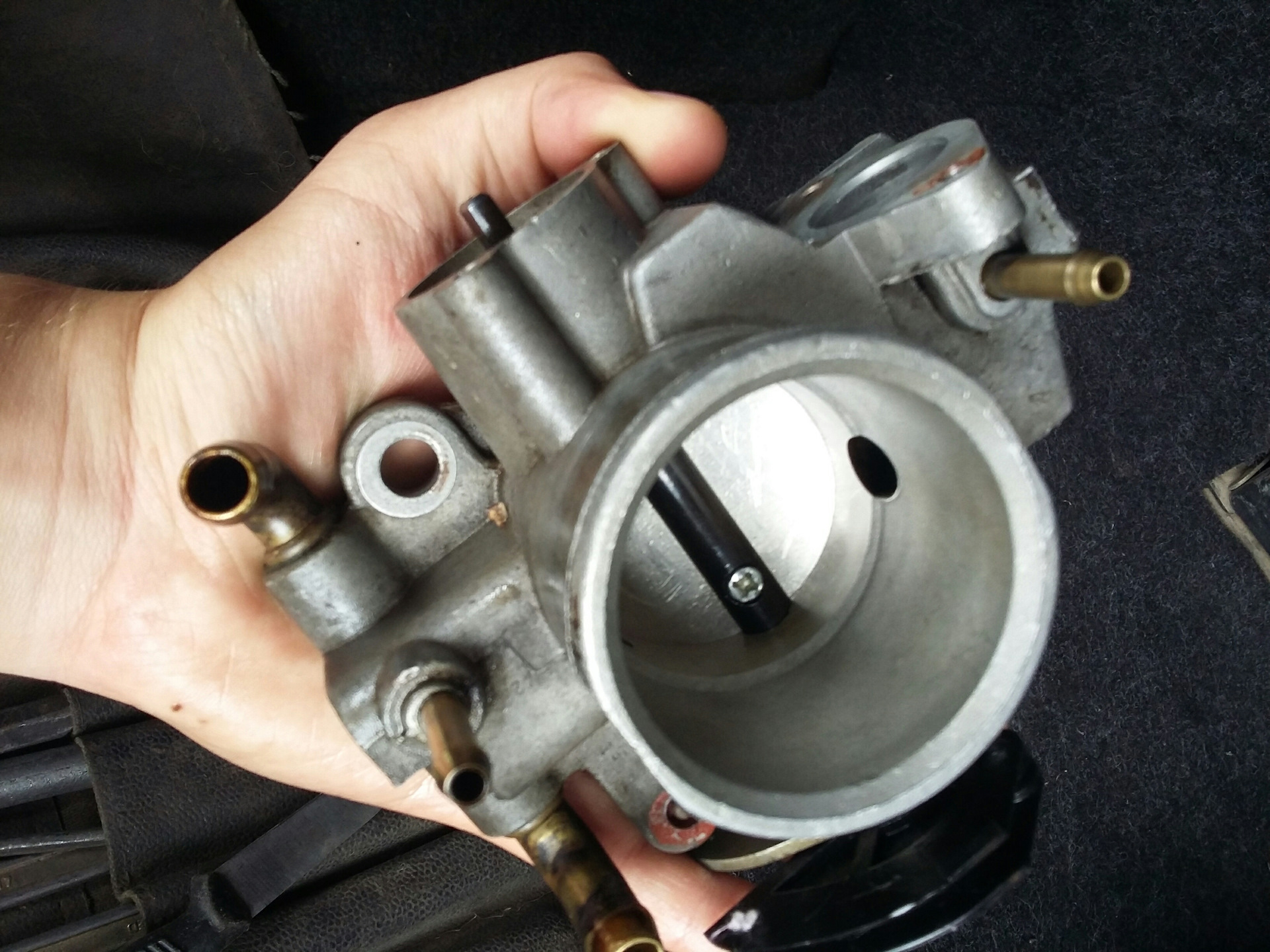 Промыл дроссельную заслонку. — Lada 21102, 1,5 л, 2003 года | своими ...