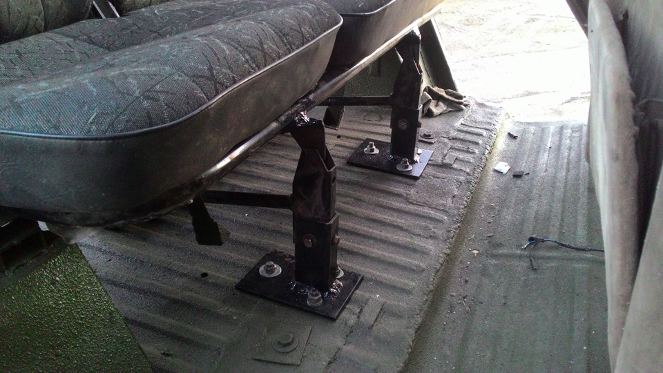 установка задних сидений от Хантера — УАЗ 469, 2,4 л, 1982 года ...