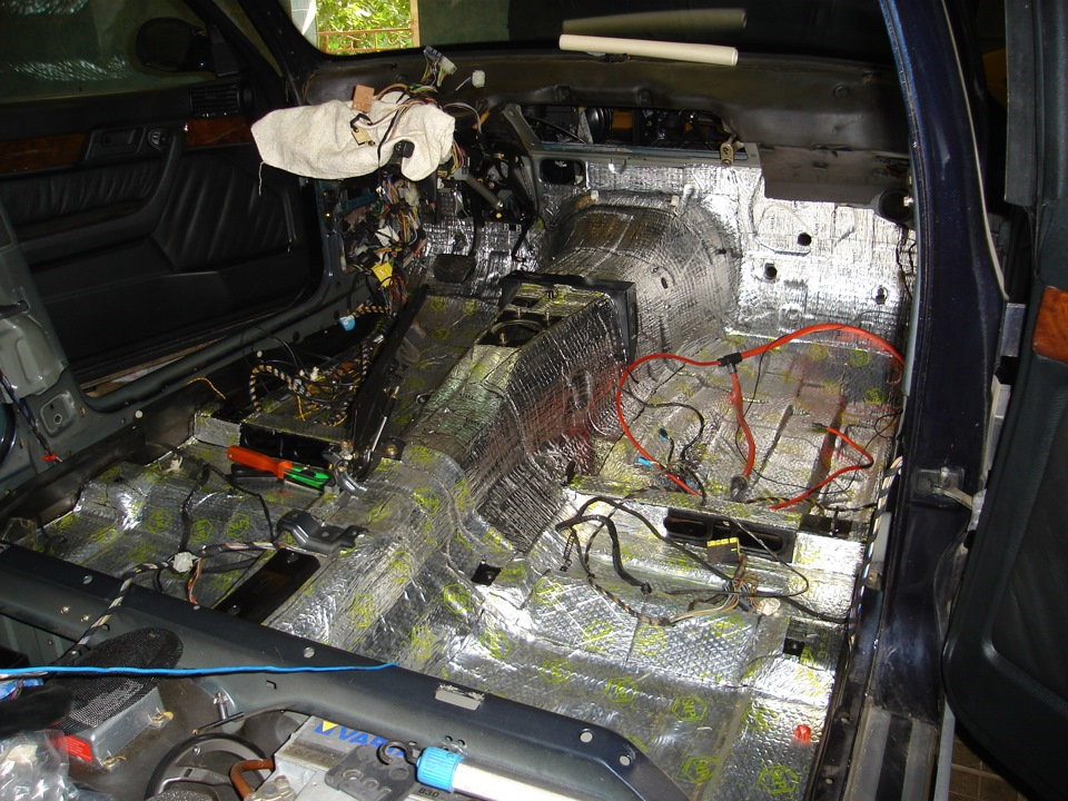 Пол е39. BMW e34 шумоизоляция. Шумоизоляция BMW e46. Шумоизоляция BMW e39. Виброизоляция пола е39.