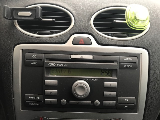 (3) Установка разъема (AUX) — Ford Focus II Hatchback, 1,6 л, 2005 года ...