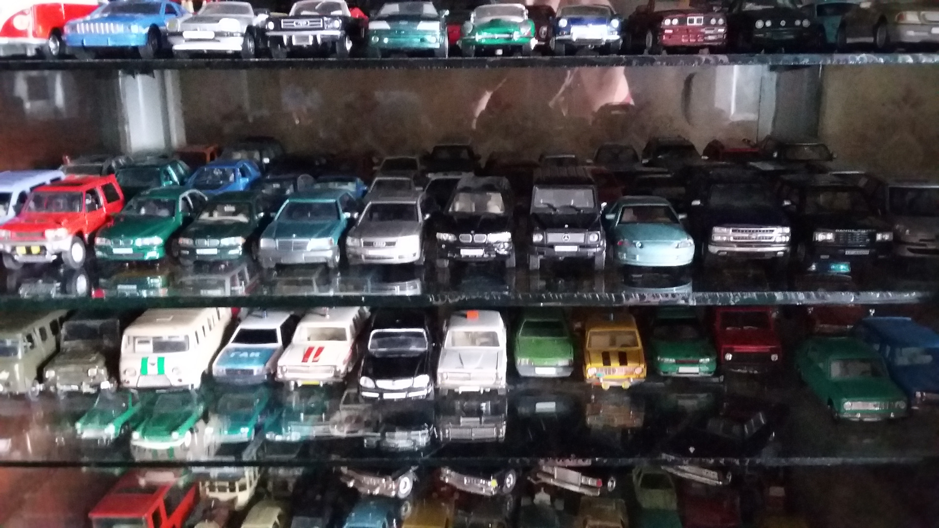 Модели машин магазины. Коллекция автомобилей. Игрушки машинки коллекционные. Магазин коллекционных моделей. Моя коллекция автомобилей.