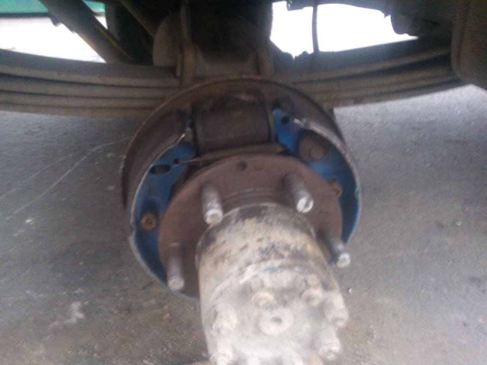 Подготовка к зиме. Замена тормозных колодок. — ГАЗ Газель, 2,3 л, 2002 ...