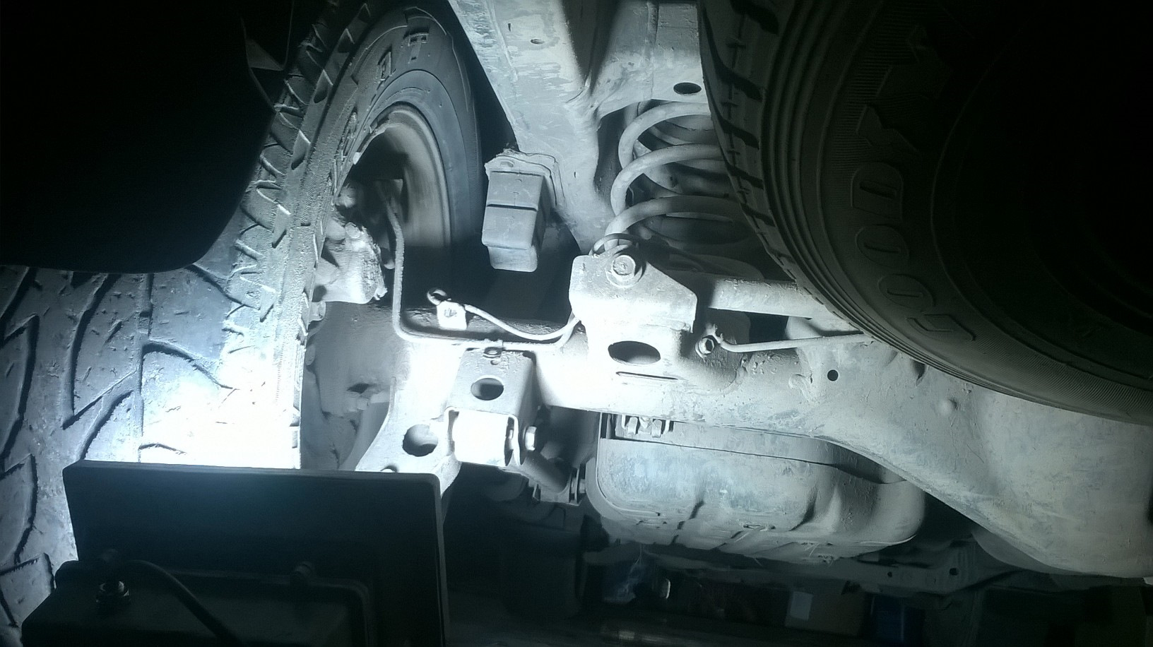 50. Сайлентблоки продольных рычагов (тяг) — Toyota Land Cruiser Prado ...