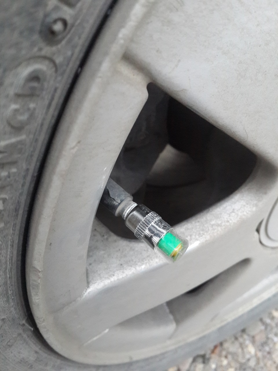 Колпачки показывающие давление в шинах — Volkswagen Passat B5, 1,8 л ...