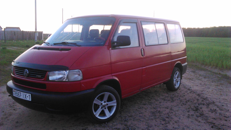 Т4 2.5 тди. Каравелле т4 бордовый Syncro. Фольксваген т4 косая морда. VW t4 косая. Т4 косоглазый.