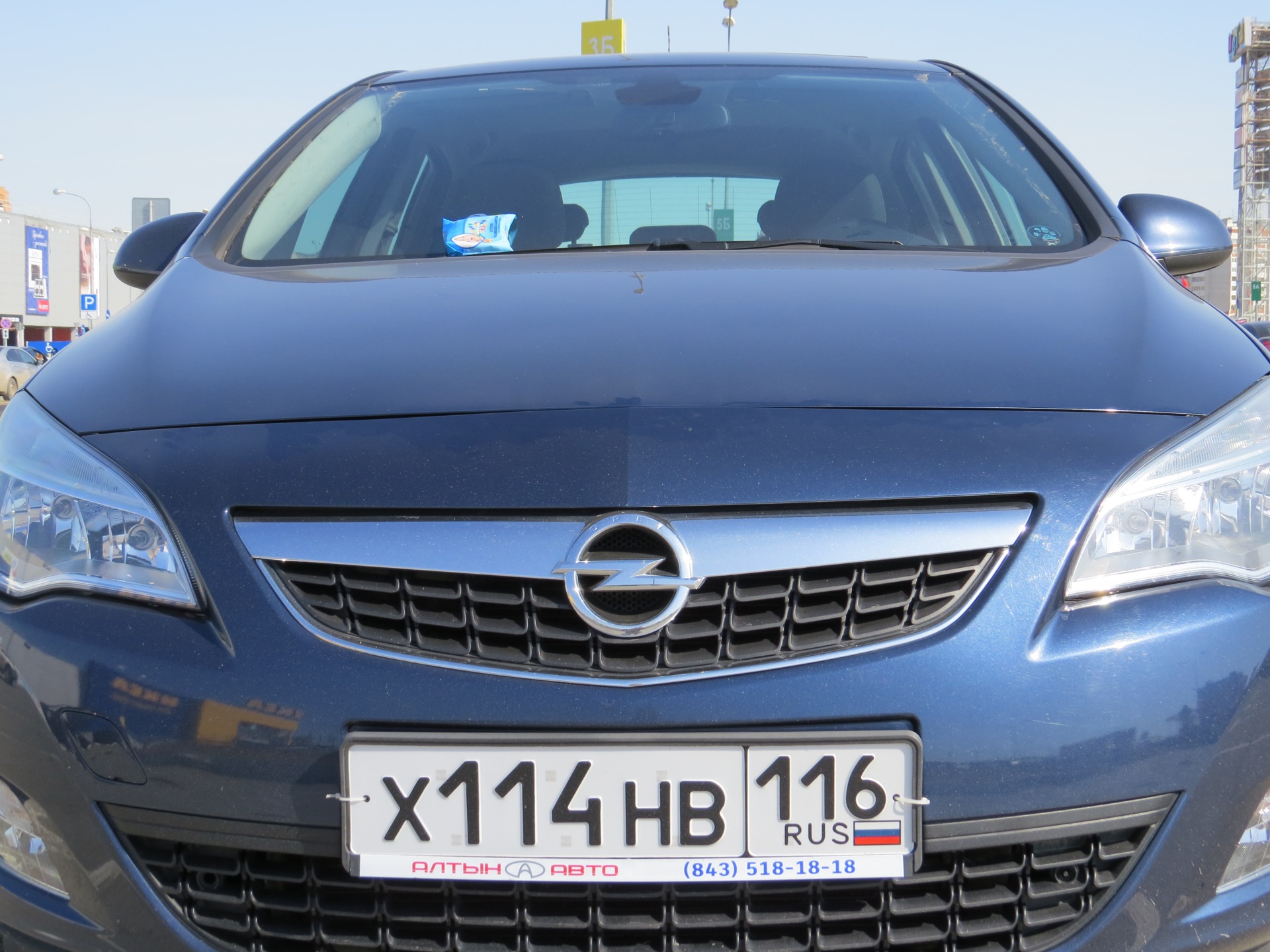 Зазор между капотом и бампером. Opel asta j зазор капота. Зазор капота и бампера Opel Astra j. Opel Astra j 12 год зазор капота.
