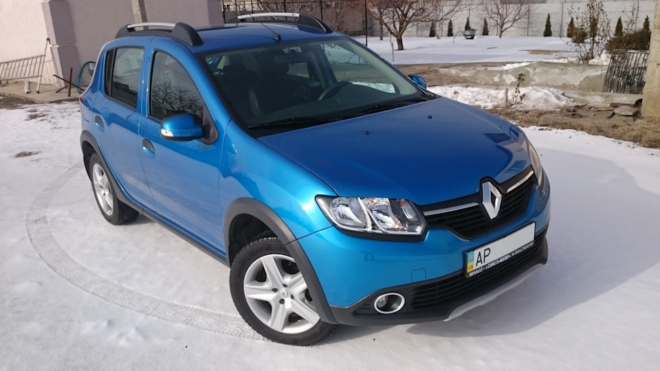 Рено сандеро синий фото Renault Sandero 2G 1.5 дизельный 2014 1.5 dCi Голубой лазурит на DRIVE2