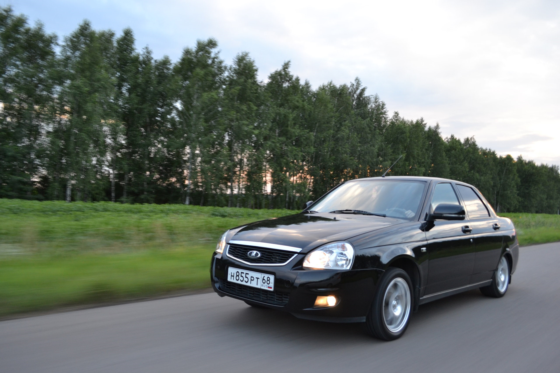 Lada Приора седан черная