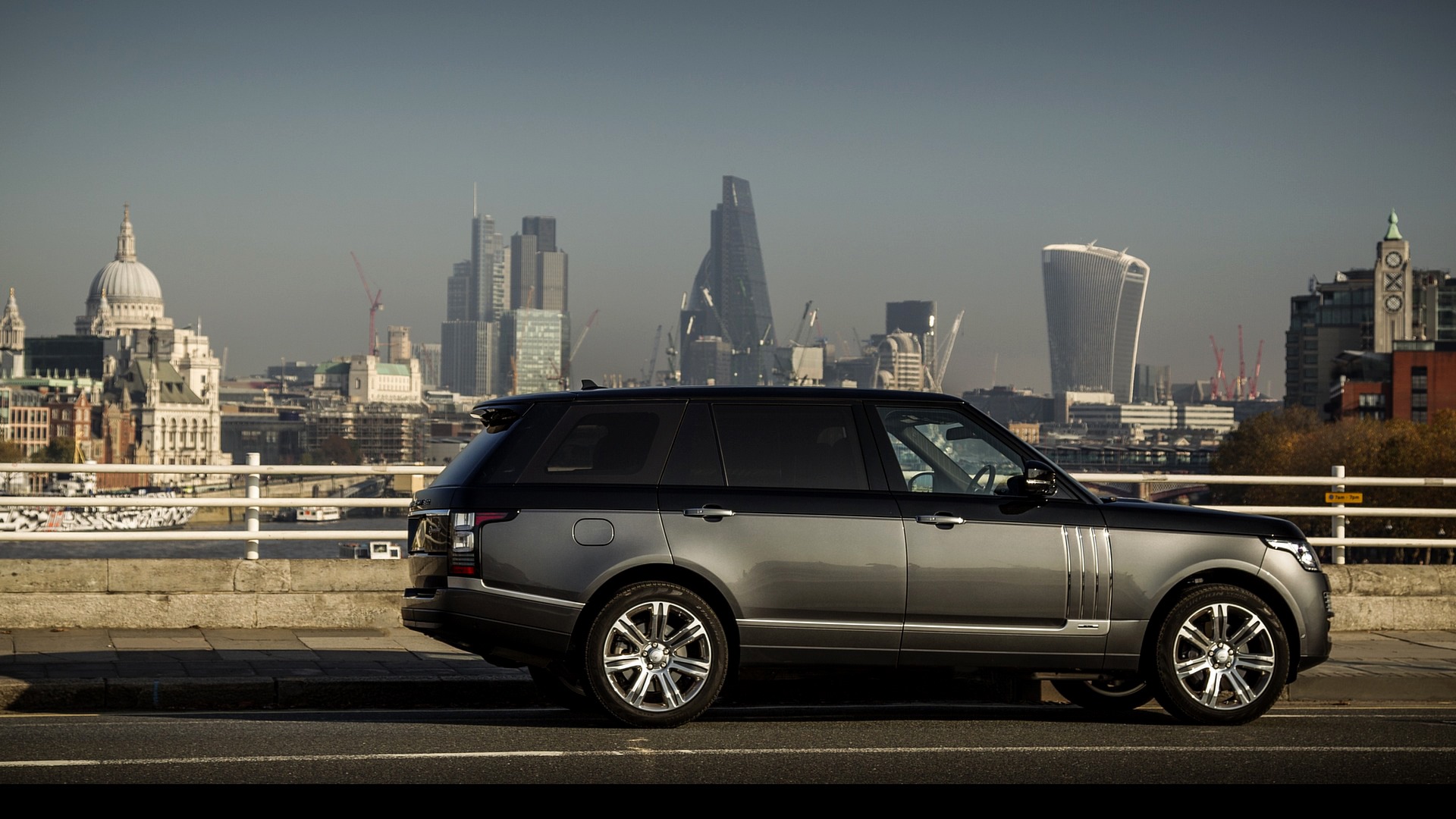 Функция облегчения посадки range rover