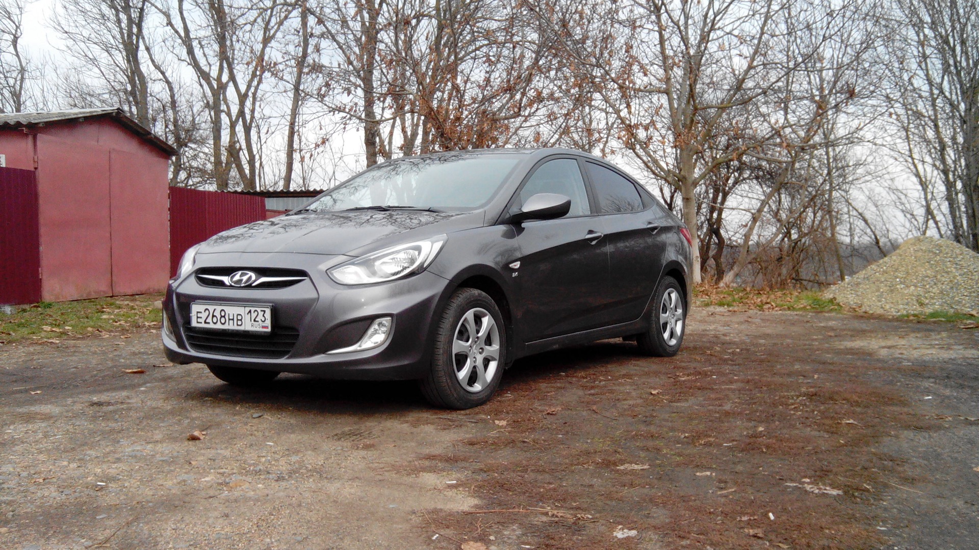 Hyundai Solaris тёмно серый