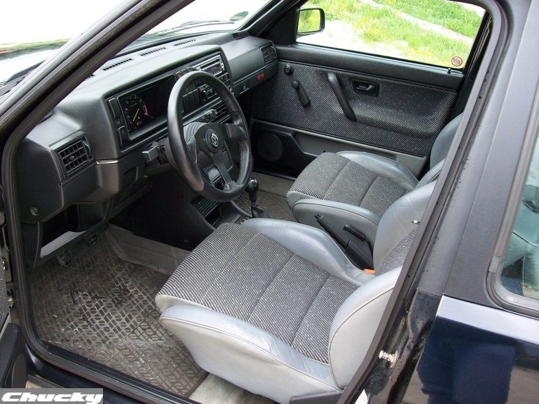тут руль не родной — Volkswagen Jetta II