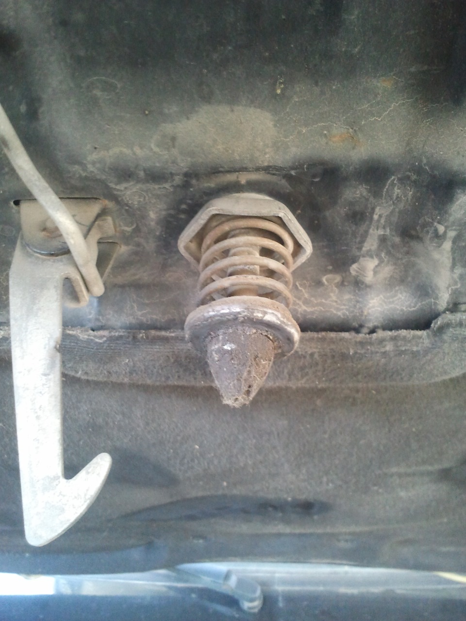 Замена замка капота. — Lada 2115, 1,6 л, 2008 года | своими руками | DRIVE2