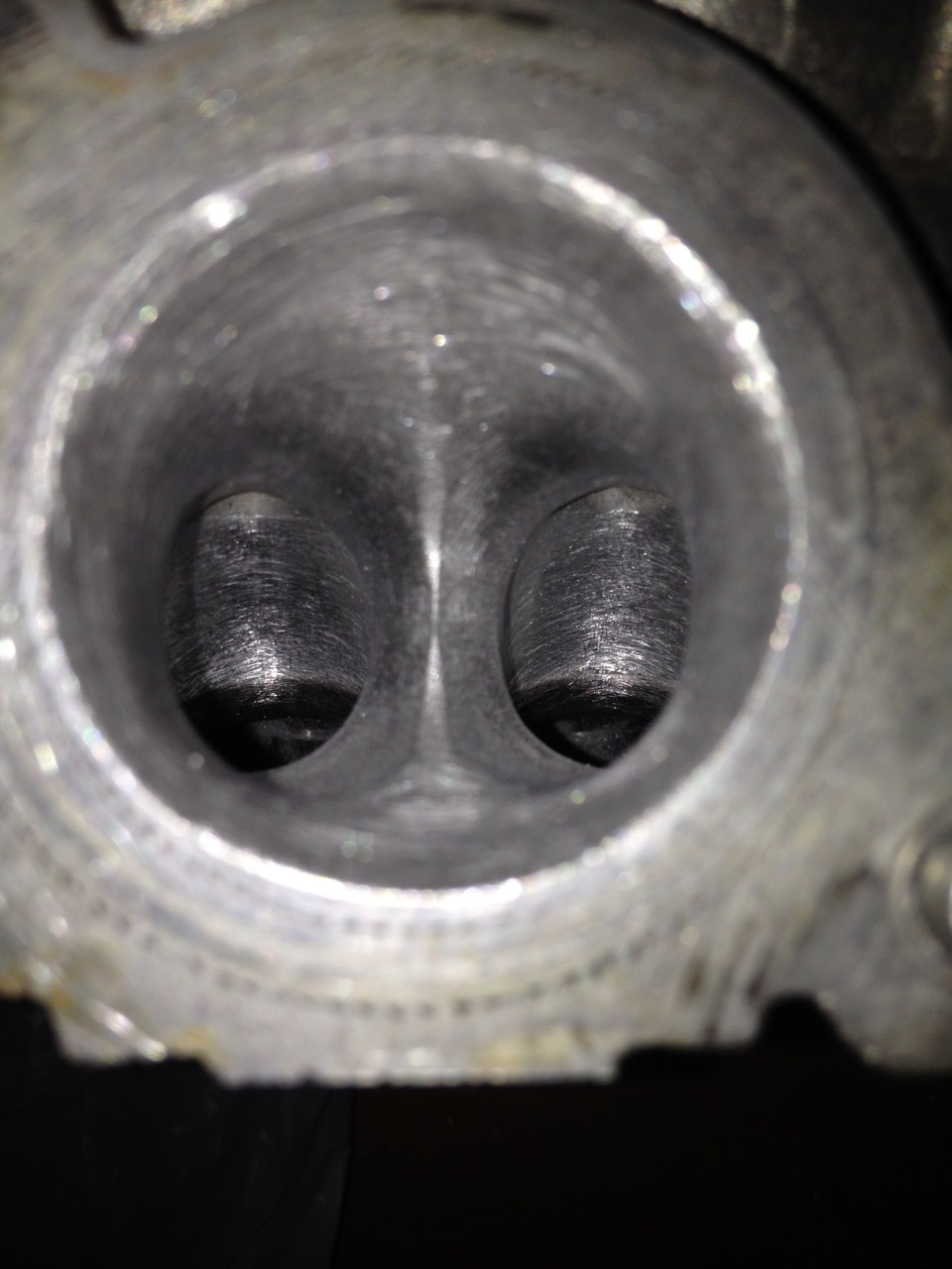 гбц ваз 2109. доработка каналов гбц ваз 2108. правильная камера сгорания гбц 2112. ваз 16 клапанов гбц впускные каналы. ховер н3 расточка впускных каналов гбц.