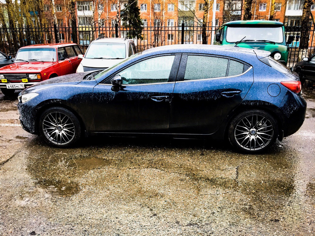 Диски 2014. Mazda 3 BM 225/45 r18. Mazda 3 2014 r18 225 40. Mazda 3 2014 диски.