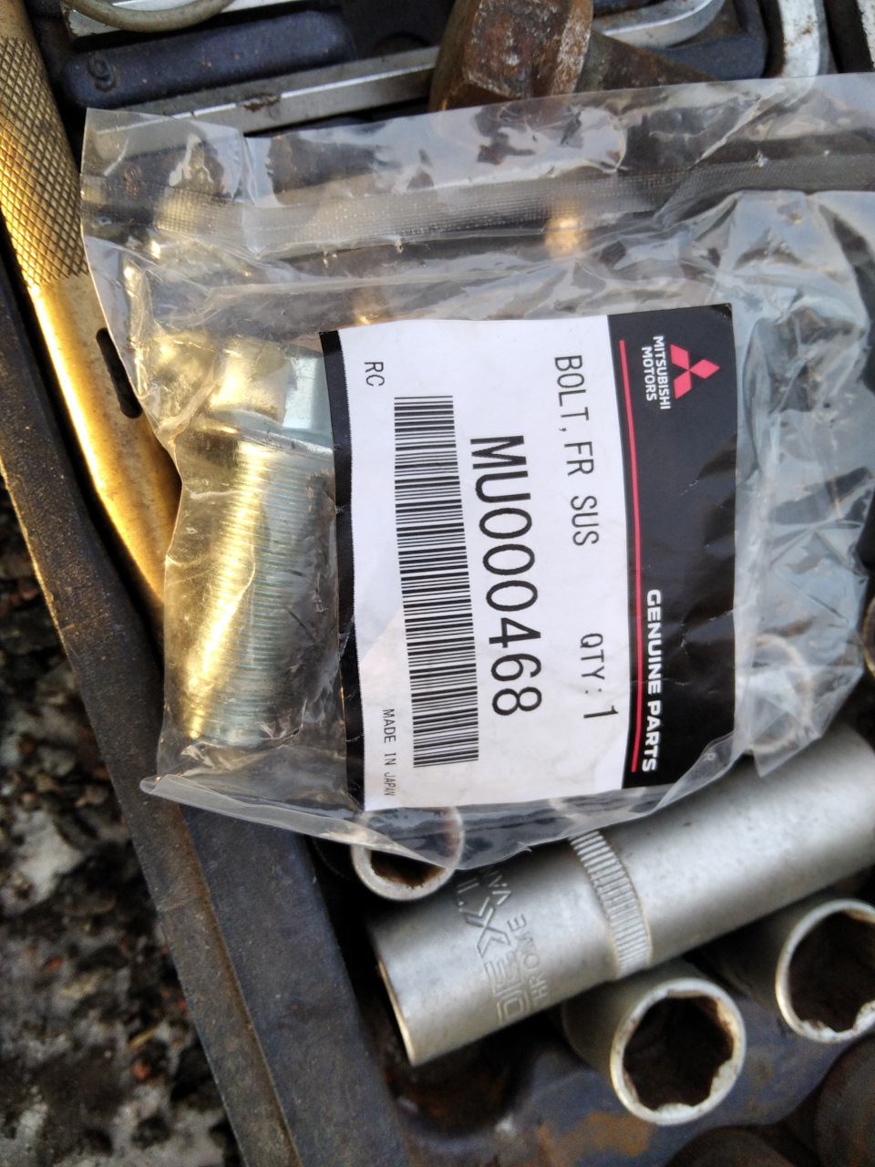 MU000468 Болт центральной балки передней подвески Mitsubishi | Запчасти ...