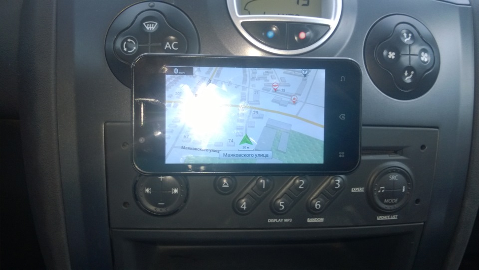 Магнитный держатель навигатора + колодки Bosch — Renault Megane II, 1,6 ...