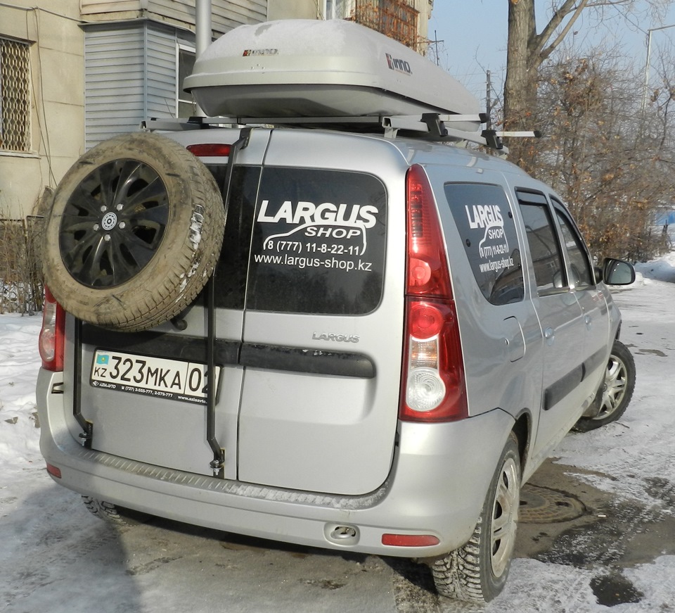 Запаска на двери — Lada Ларгус, 1,6 л, 2014 года | аксессуары | DRIVE2